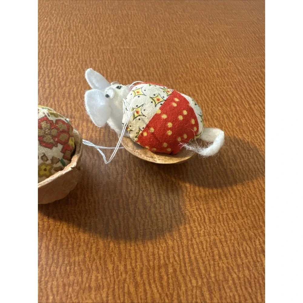 Vtg Set Of 2 Mouse In Shell Handmade Christmas Ornaments Felt Walnut Vtg Fabric‎